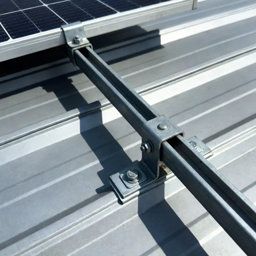 Zakaj je KOVINSKI STREŠNI SOLARNI NOSILEC najboljša naložba za dolgoročne projekte sončne energije